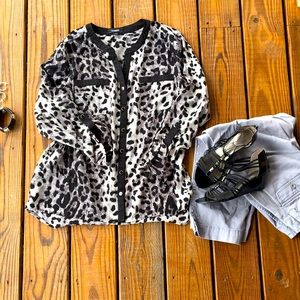 Black and Gray Snow Leopard Print Top-L